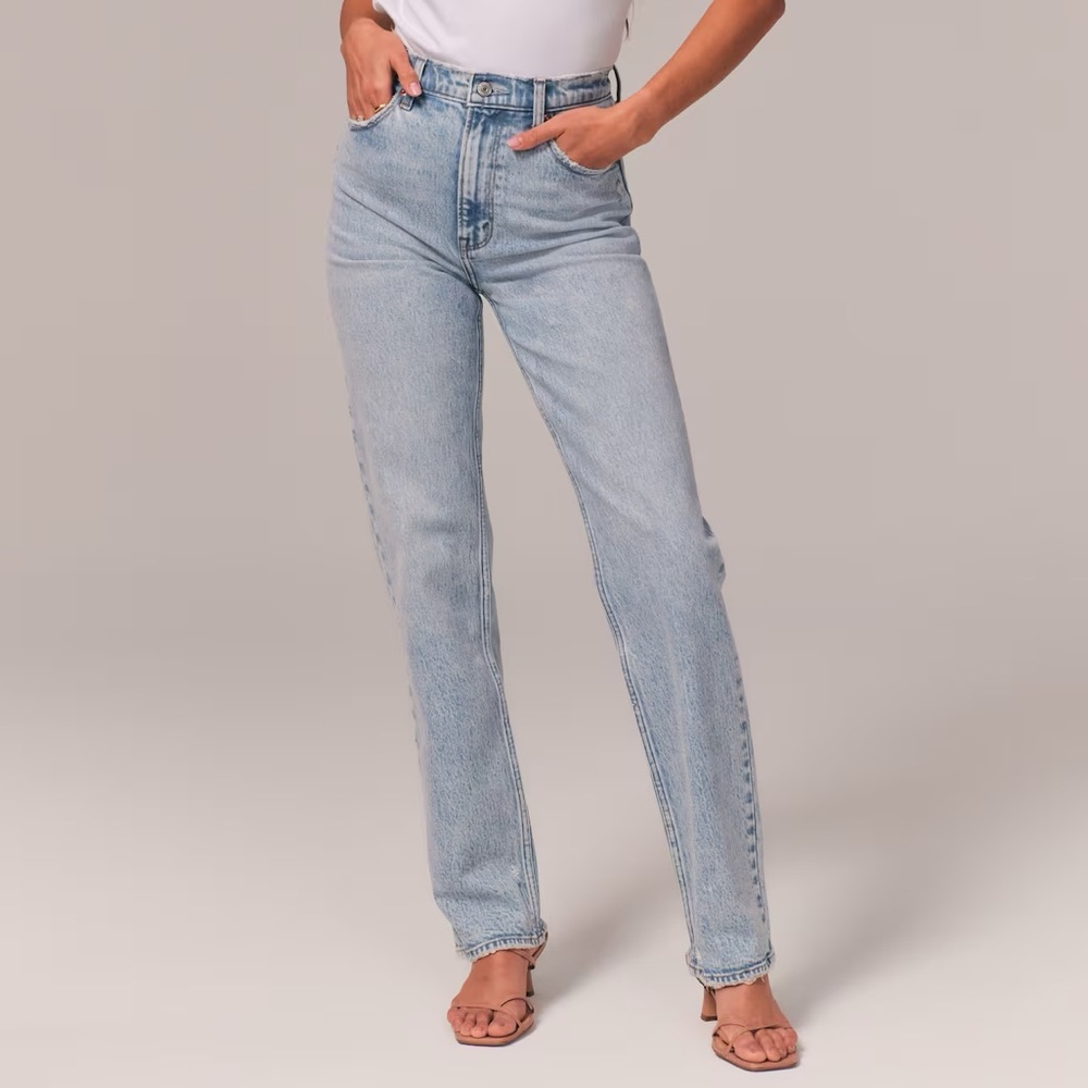 Abercrombie & Fitch The 90’s Straight Ultra High Rise Light Blue Jeans Size 25